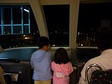 モノレールの先頭に乗り込む
